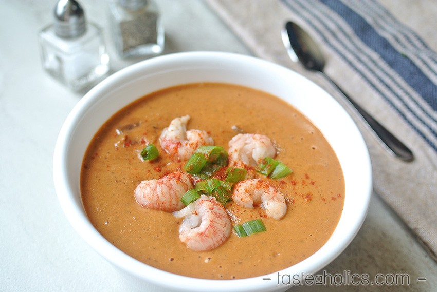 https://www.tasteaholics.com/wp-content/uploads/2015/06/Easy-Lobser-Bisque-Low-Carb-and-Low-Cal2.jpg