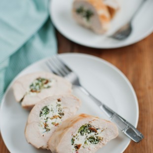 Keto Spinach Stuffed Chicken Breast Recipe | Tasteaholics