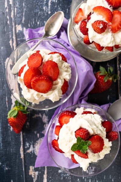 Keto Strawberry Cheesecake Parfaits Recipe | Tasteaholics